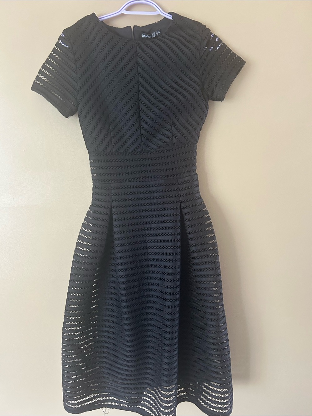 Boohoo Black Short-Sleeve Textured Fit & Flare Midi Dress